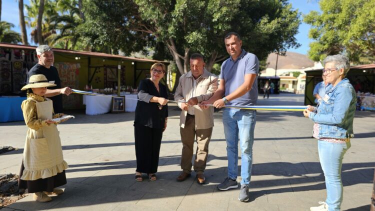 Apertura del V Encuentro y Venta de Artesanía con nuevos y jóvenes artesanos