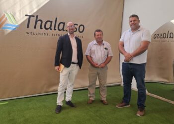 Ayuntamiento y Barceló Fuerteventura Mar acuerdan el uso municipal de las instalaciones deportivas del resort