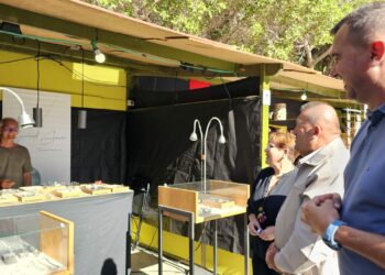 Beneficios y regalos de Navidad para todos en el V Encuentro y Venta de Artesanía