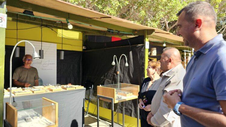 Beneficios y regalos de Navidad para todos en el V Encuentro y Venta de Artesanía