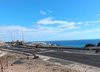 El Cabildo de Fuerteventura asfalta desde hoy ocho kilómetros de la FV-2, entre Pecenescal y la glorieta de Las Gaviotas