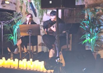 Antigua Suena comienza con calidad de voces canarias y armonías musicales en el patio canario El Portón