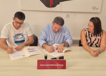 Puerto del Rosario suscribe una adenda al convenio de colaboración con la AAVV “La rosa” del centro socio-cultural de Fabelo
