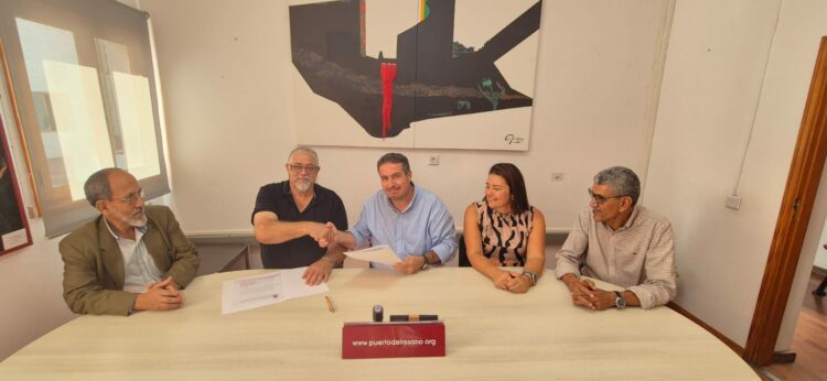 Puerto del Rosario firma un convenio con la Asociación Canaria de Amistad con el Pueblo Saharaui