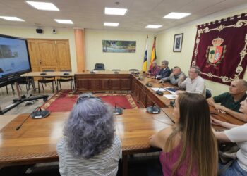 El Ayuntamiento media una nueva reunión entre empresa y vecinos