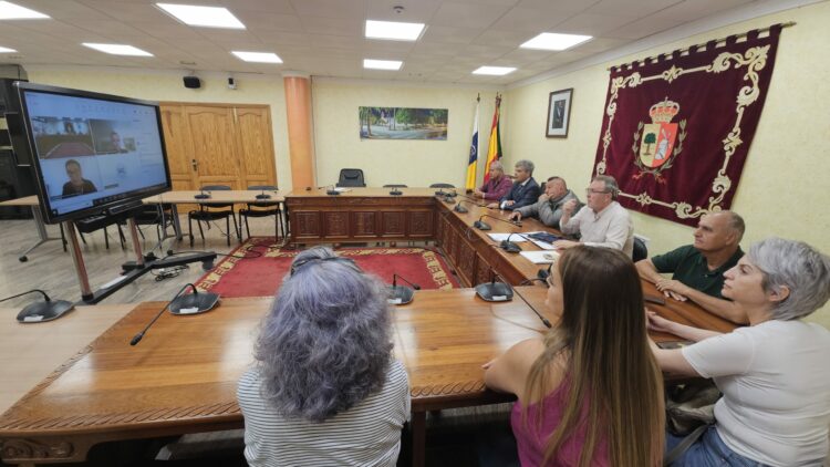 El Ayuntamiento media una nueva reunión entre empresa y vecinos
