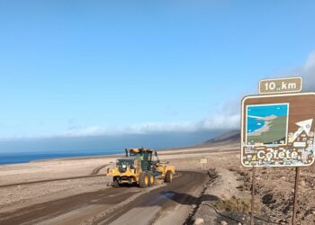 Los trenes de recebe inician hoy el trabajo en Jandía y Antigua tras completar la carretera entre Corralejo y El Cotillo
