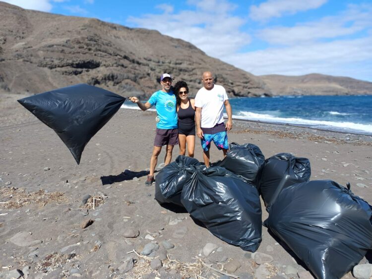 Nueva actuación medioambiental de Limpiaventura en el litoral costero más salvaje de Antigua