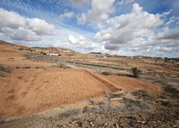 Los tractores agrícolas trabajan a destajo en Juan Gopar y Tesejerague preparando los terrenos para la siembra