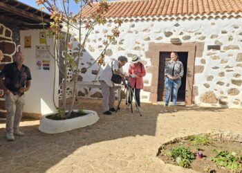 Antigua felicita al maestro Pepe Melian que tras la recopilación y proyección de sus trabajos en el Municipio logra que sean también puestos en valor a nivel insular