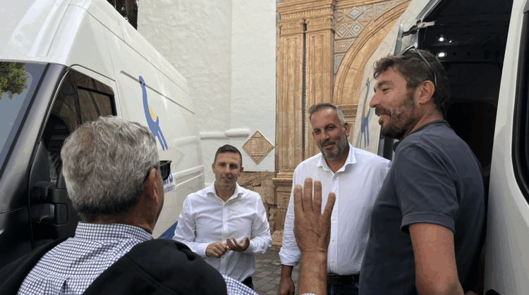 Pájara presenta ocho nuevos vehículos para reforzar los servicios municipales