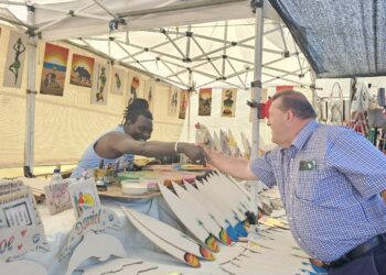 El alcalde visita el Mercadillo de Caleta de Fuste para confirmar su continuidad