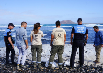 Medio Ambiente y Policía Local recuperan rodolitos de diferentes propiedades del municipio y los devuelven al litoral