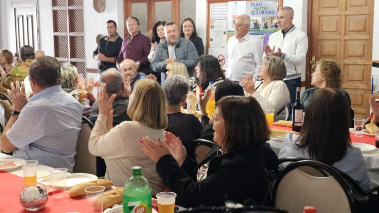 En Antigua los mayores celebran juntos estas fiestas en el Almuerzo Navideño