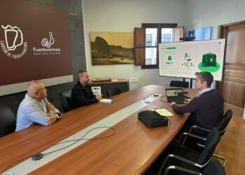 Cabildo y Ayuntamiento de Antigua fomentan el reciclaje en el municipio gracias a un convenio con Ecovidrio