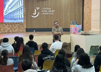 Más de 140 estudiantes participan en las jornadas financieras del Cabildo