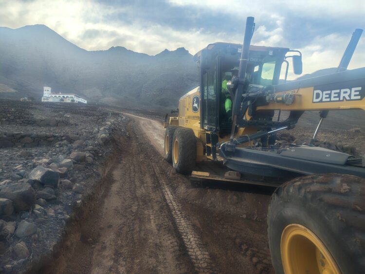 Concluyen los trabajos de acondicionamiento y recebe en el camino hasta Punta de Jandía y Cofete