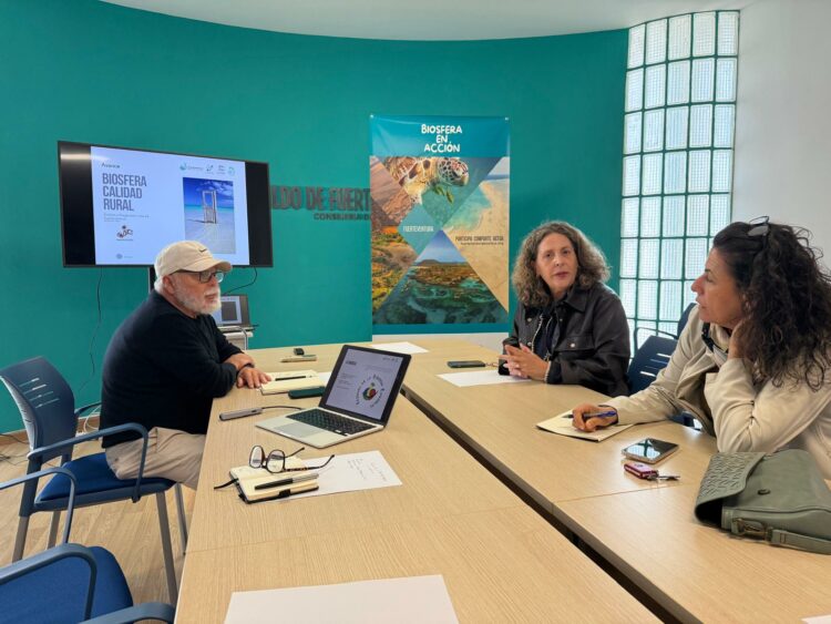 La Reserva de la Biosfera acuerda con la Asociación Red Rural implementar el ecoturismo en la Isla