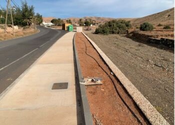 El Cabildo retoma el paseo peatonal entre el CEIP y la Ermita de Tesejerague