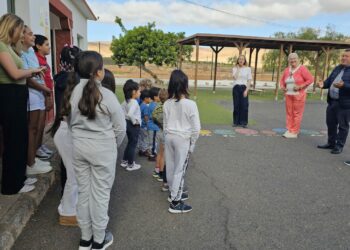 Alboroto Galáctico entre los talleres que Antigua imparte en centros escolares para aprender a convivir en familia, en igualdad y con respeto
