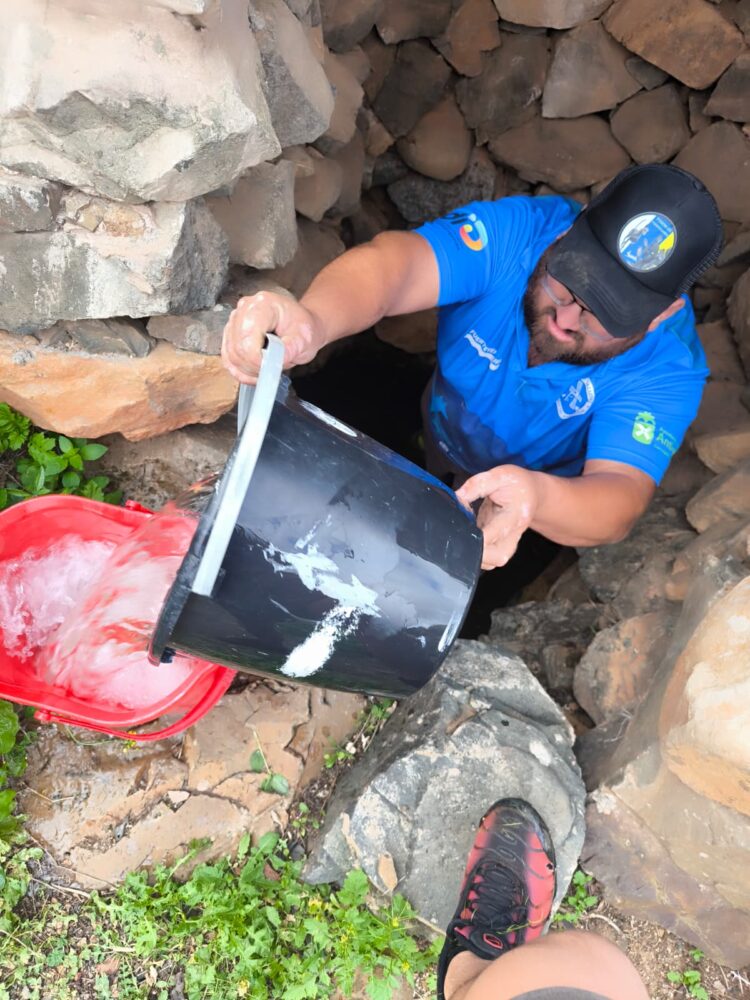 Los cazadores de Antigua limpian la fuente natural y el estanque de Tacha Blanca