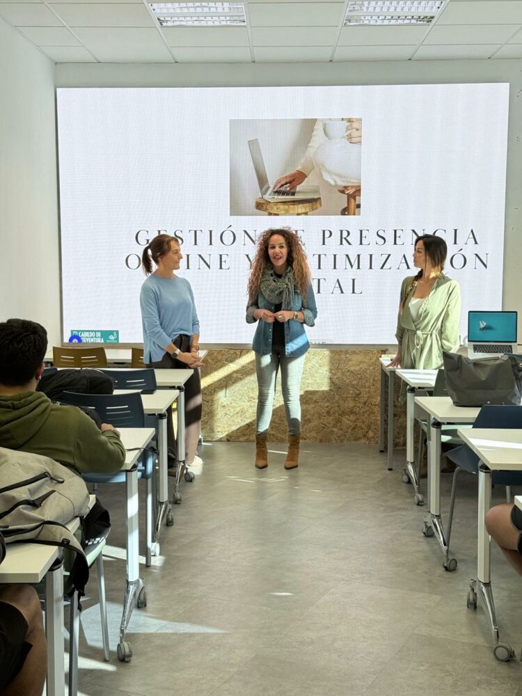 El Cabildo lleva la formación en presencia online y optimización digital a alumnado del IES Puerto del Rosario