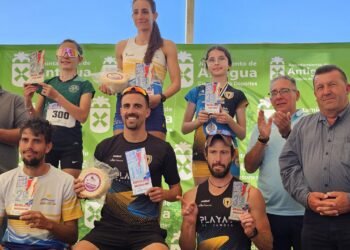 Antigua premia con un queso a los campeones absolutos del XXIV Cross Insular y 7º Campo a Través