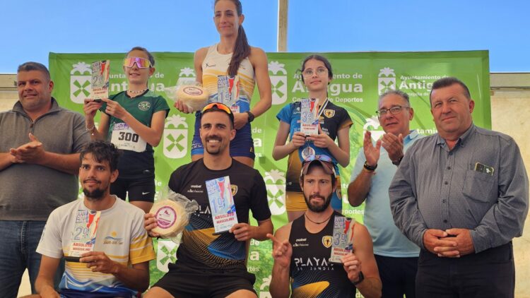 Antigua premia con un queso a los campeones absolutos del XXIV Cross Insular y 7º Campo a Través
