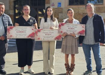 Antigua entrega 2.500 euros en premios al comercio local por decorar San Valentín