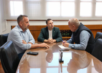 El helicóptero medicalizado con base en la isla mejorará la atención de urgencias en el municipio de Pájara