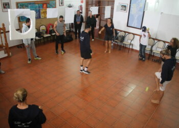 Apoyo integral de Antigua a vecinos con Parkinson y necesidades especiales impulsando actividades, terapias físicas y creativas