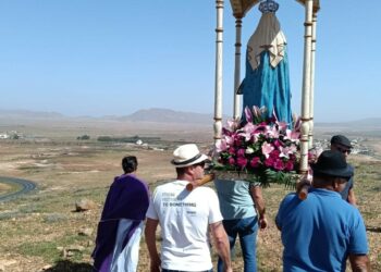 Agua de Bueyes recupera la subida de la loma con Nuestra Señora de Guadalupe para ver a San Roque