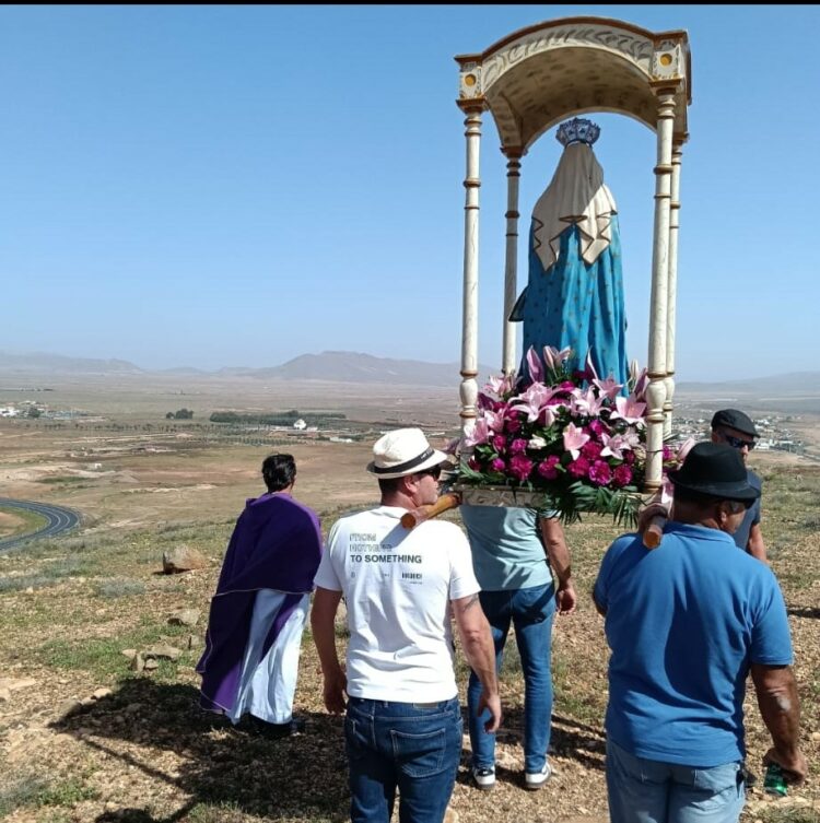 Agua de Bueyes recupera la subida de la loma con Nuestra Señora de Guadalupe para ver a San Roque