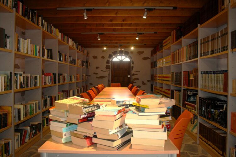 Antigua impulsa la lectura con la Biblioteca Viajera