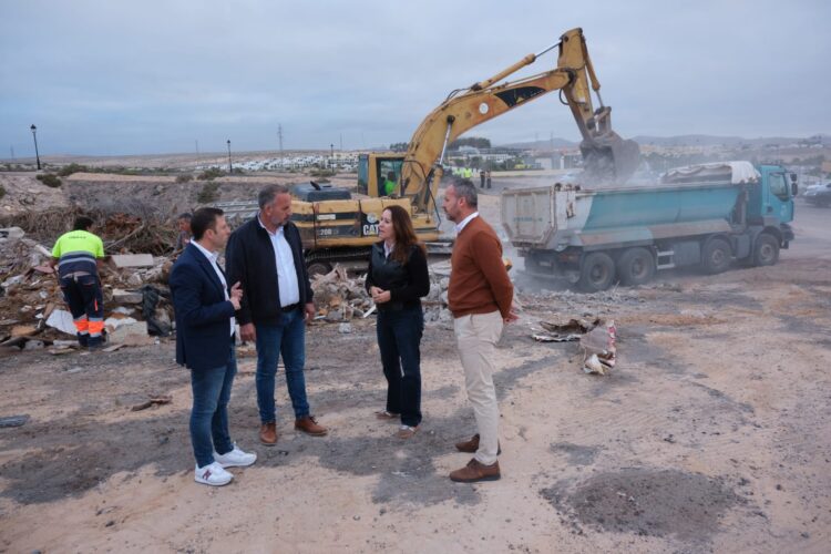 El Ayuntamiento de Pájara y el Cabildo de Fuerteventura finalizan los trabajos de recogida de escombros en Costa Calma