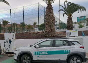 El Cabildo pone en servicio un nuevo punto de recarga de vehículos eléctricos en La Lajita