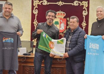 Antigua patrocina al alpinista Armando Placeres en su ascensión sin oxígeno del Everest, la cima del mundo