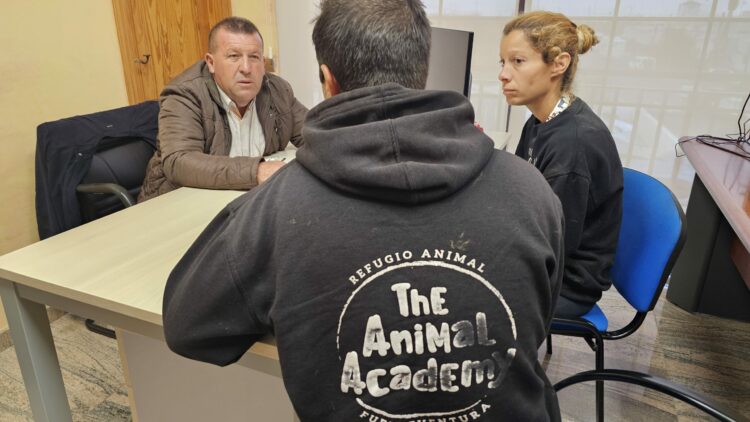 Prolongada y estrecha colaboración del Ayuntamiento de Antigua con Animal Academy