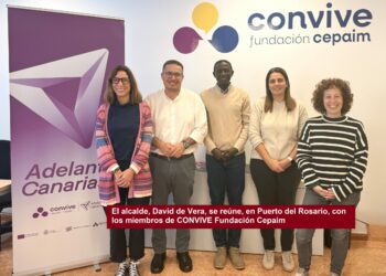 El alcalde, David de Vera, se reúne, en Puerto del Rosario, con los miembros de CONVIVE Fundación Cepaim