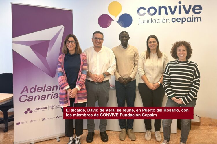 El alcalde, David de Vera, se reúne, en Puerto del Rosario, con los miembros de CONVIVE Fundación Cepaim