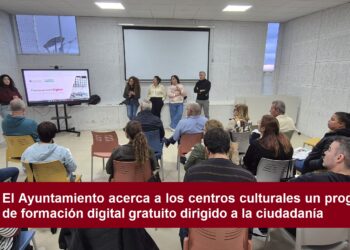El Ayuntamiento acerca a los centros culturales un programa de formación digital gratuito dirigido a la ciudadanía