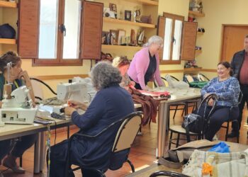 El éxito del Taller de iniciación de confección de Vestimenta Tradicional impulsa una nueva edición