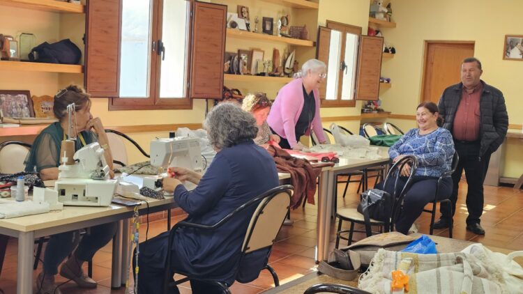 El éxito del Taller de iniciación de confección de Vestimenta Tradicional impulsa una nueva edición