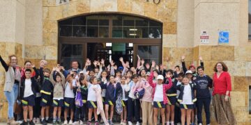 Un centenar de escolares del CEIP El Castillo visitan el Ayuntamiento de Antigua