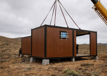 El Ayuntamiento de La Oliva advierte sobre la publicidad engañosa en la venta de viviendas modulares y contenedores habitables