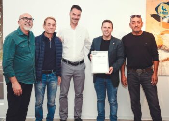  ‘Por fin’ se despide en directo: Un desmontaje abierto al público convierte el cierre en un acto artístico único 