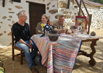 Antigua anuncia el Premio Insular de Artesanía el joyero de oficio Bernhard Glauser