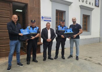 Entrega de dos chalecos antibalas a los cuerpos de la Policía Local de Tuineje y Antigua