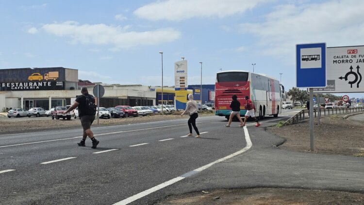 Antigua denuncia la situación real de las marquesinas de guaguas en el Municipio