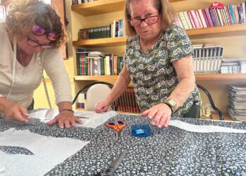 Antigua guardián de tradiciones con el Taller de confección de vestimenta canaria